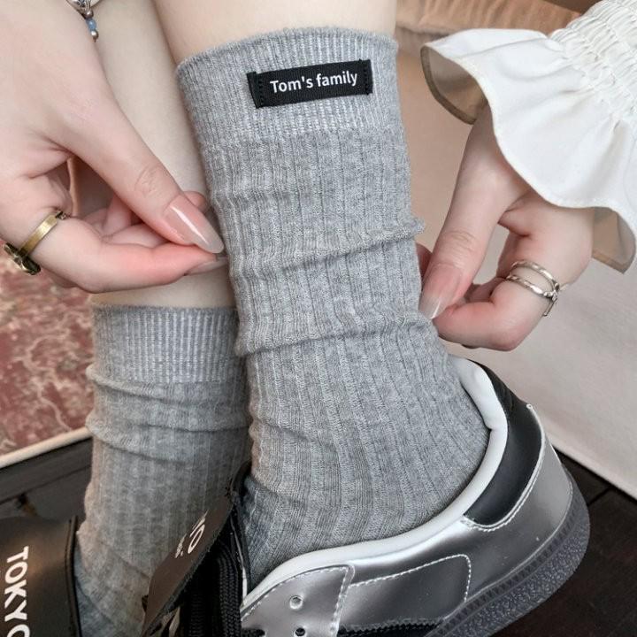 Korean Style Solid Color Mid-Calf Socks: Trendy Women's Versatile Boneless Scrunchy Socks with Cloth Label