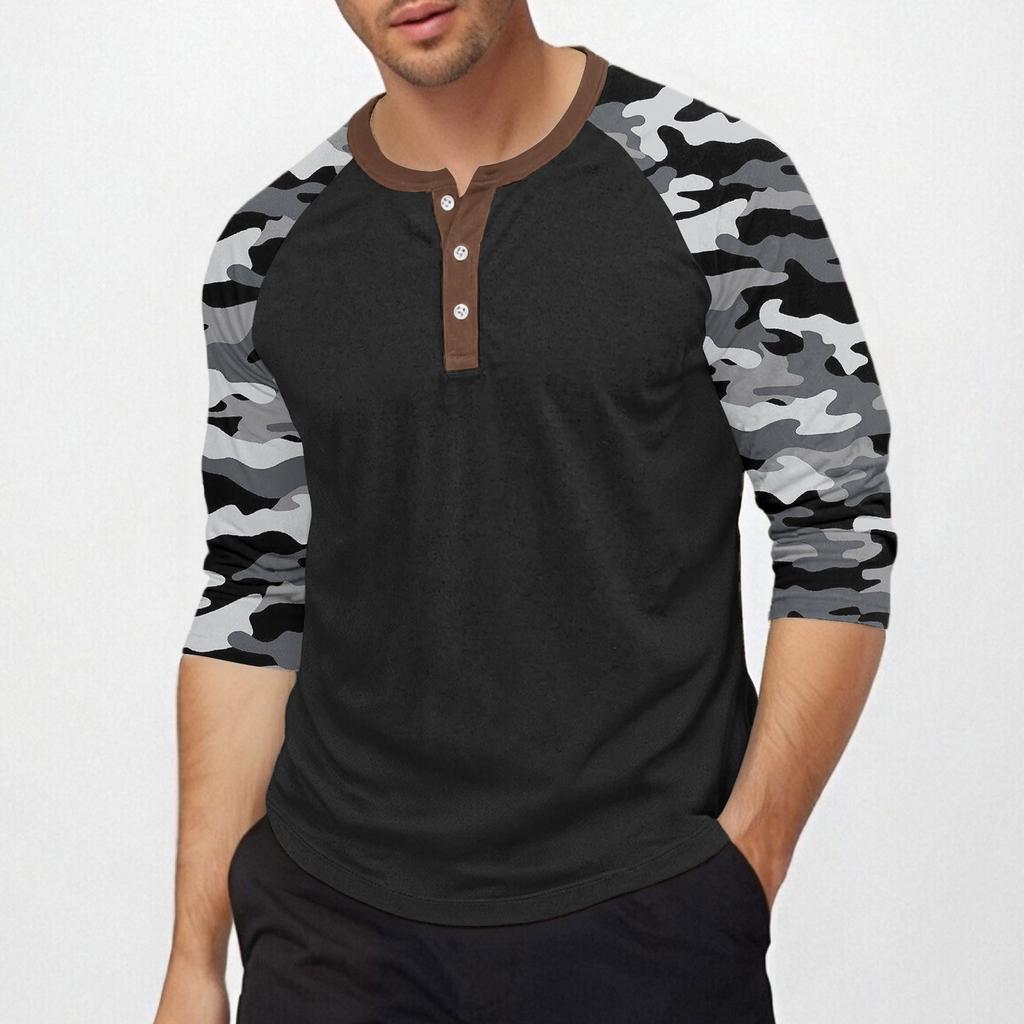 Men's top with three-quarter sleeves and camouflage print