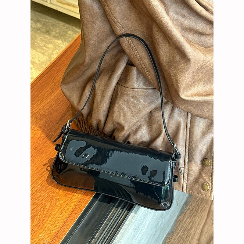 Korean version ins patent leather underarm shoulder bag 2025 new fashion simple commuter baguette bag premium handbag