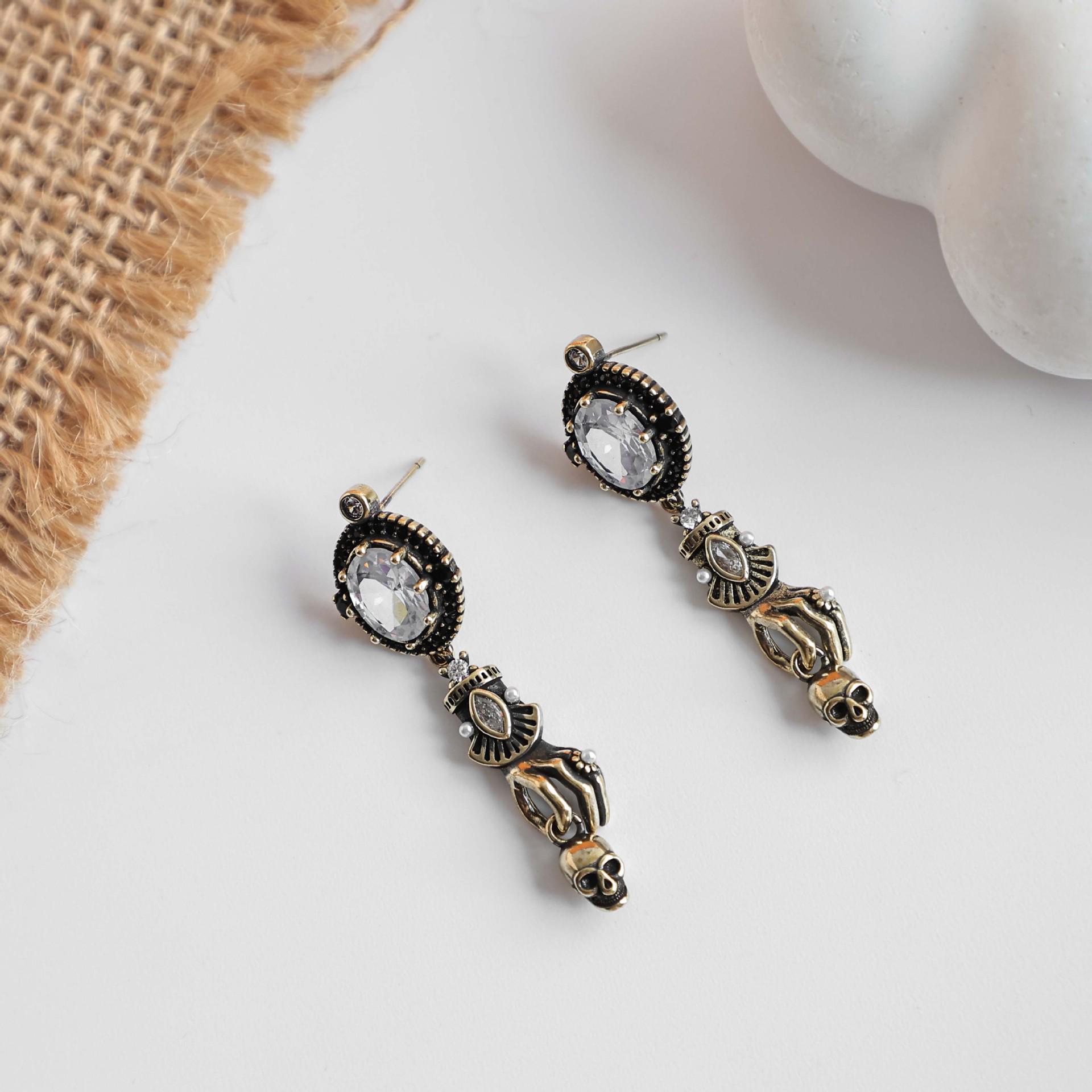 

Женские серьги-пусеты в виде черепов 2025 года с инкрустированными циркониевыми бриллиантами, медный модный тренд, не тускнеющая бижутерия