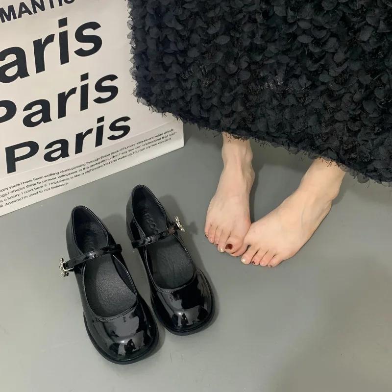 Nuove Scarpe Mary Janes da Donna di Alta Qualità Vernice Tacco Medio Scarpe da Cerimonia Punta Quadrata Scollate Cinturino con Fibbia Scarpe da Donna