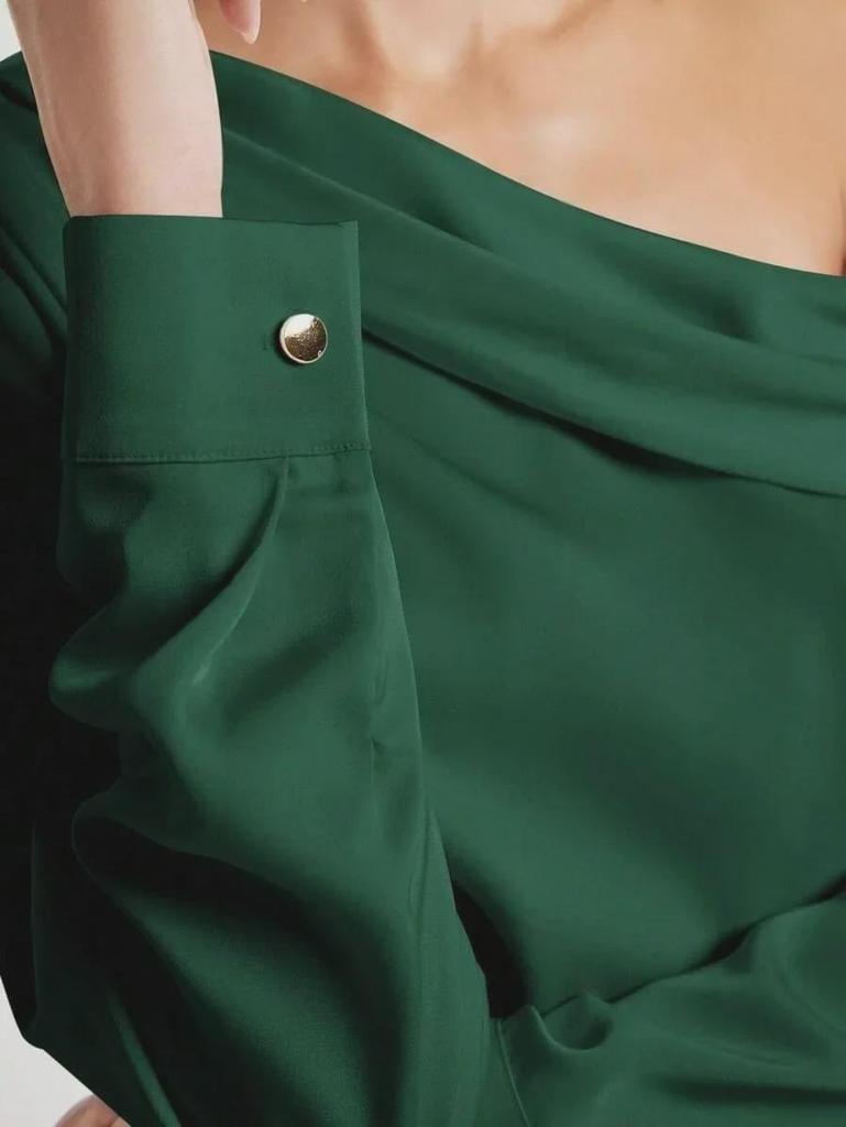 Koszula europejska i amerykańska plisowana satynowa z odkrytymi ramionami i asymetrycznym długim rękawem - moda damska wiosna/lato