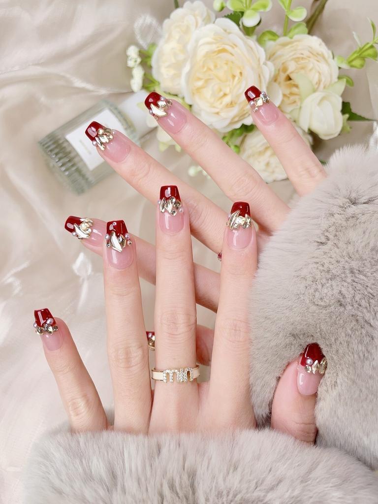 New Year's Handcrafted Nail Art With Gentle Aurora Rhinestones For Ladies