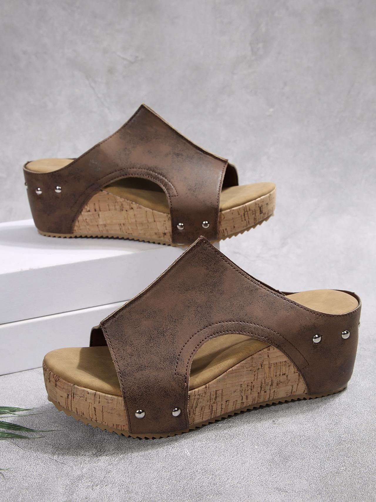 

Summer 2025 New European and American Style Fashion Large-sized36-43 Women s Wedge Heel Slippers and Thick-soled Riveted Sandals 42
