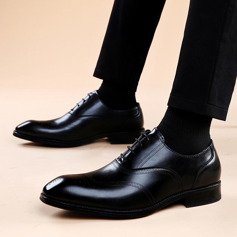 New Retro British Gentleman Pointed Black Brown Brogues Oxford Shoes For Men Designer Formal Wedding Dress Homecoming Footwear