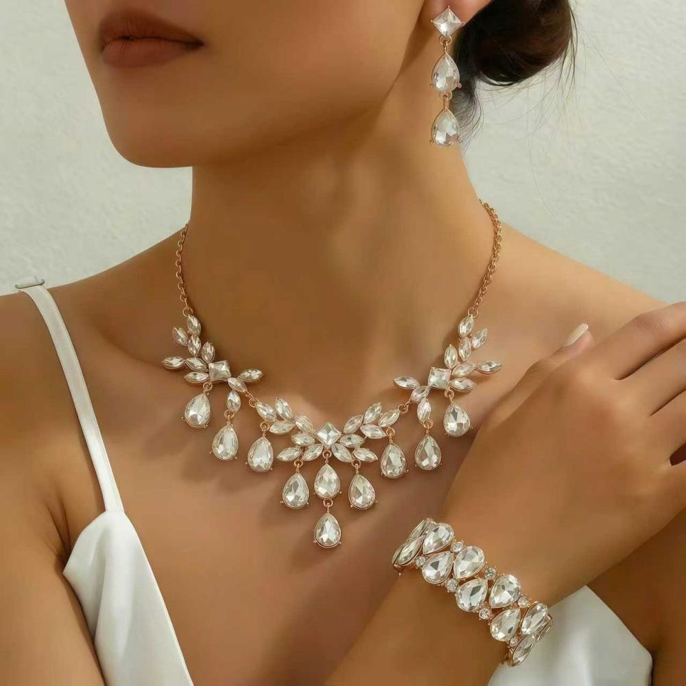 High-end atmospheric exaggerated necklace, earrings, bracelet, jewelry set.