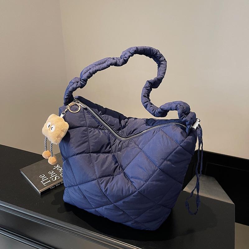 Large Capacity Cotton Clothes Bag Women's New Versatile Shoulder Messenger Bag High-end Diamond Dumpling Bag