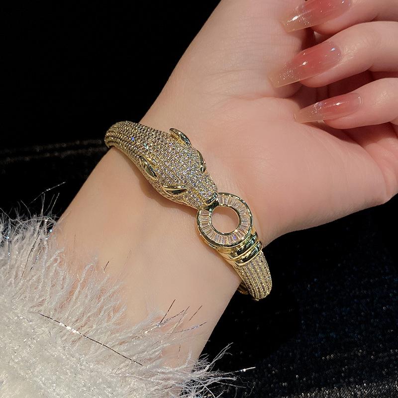 European and American new fashionable classic atmospheric bracelet, classic style of snake bracelet