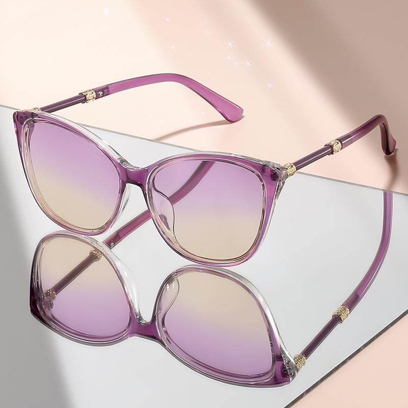 Cat-eye Fashionable Sunglasses, When Worn Daily, Exude a Sense of Sophistication and Are Adorned with Metal Accents  The Above T