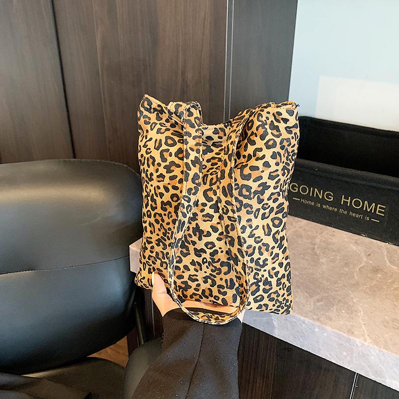 Leopard Print Chain Small Bag Women's New Autumn Retro Versatile Messenger Bag Portable Shoulder Tote Bag