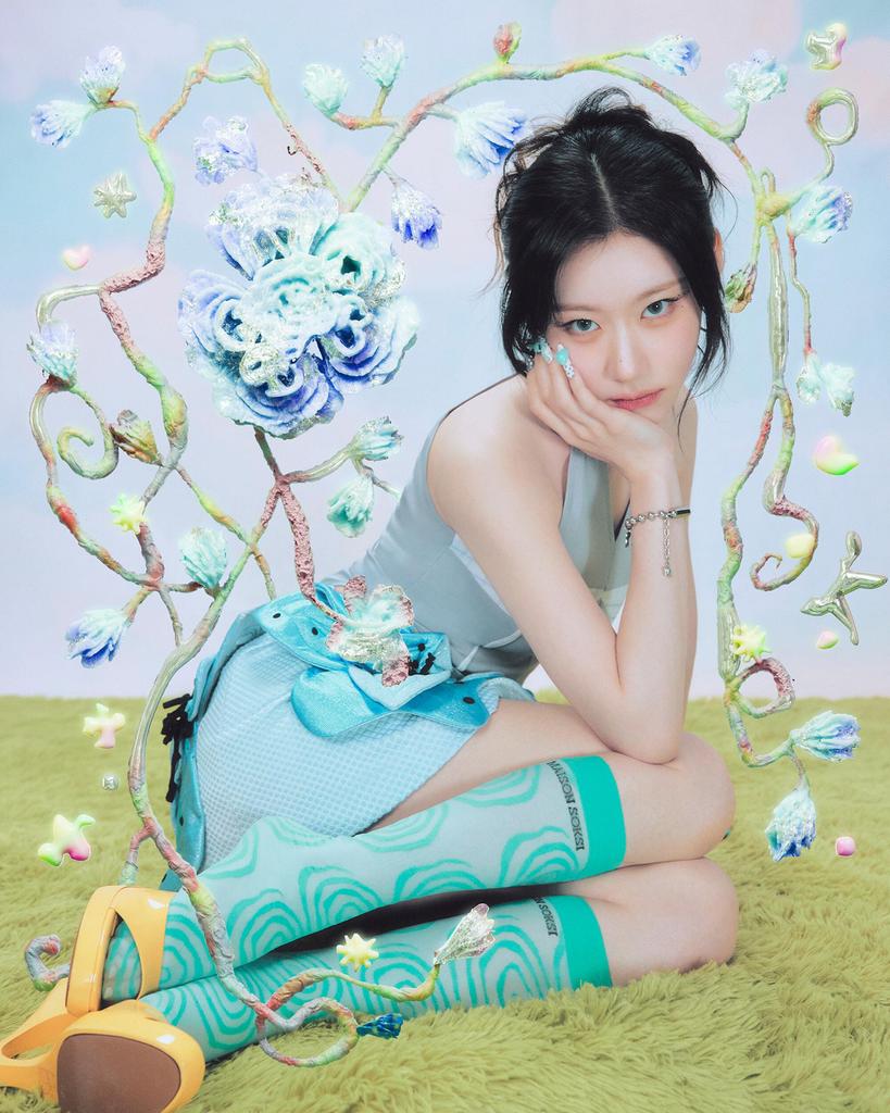 [Pre-Order] ITZY Motto Kpop Album Photocard Official Random Cake Clicker Keyring Version