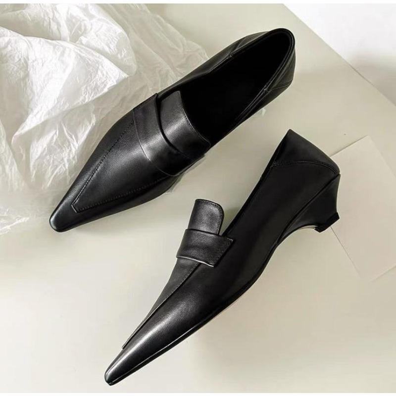 

Элегантные женские туфли на kitten-heel, сексуальные женские лоферы из мягкой кожи с острым носом, удобная офисная обувь для женщин 35 чёрный