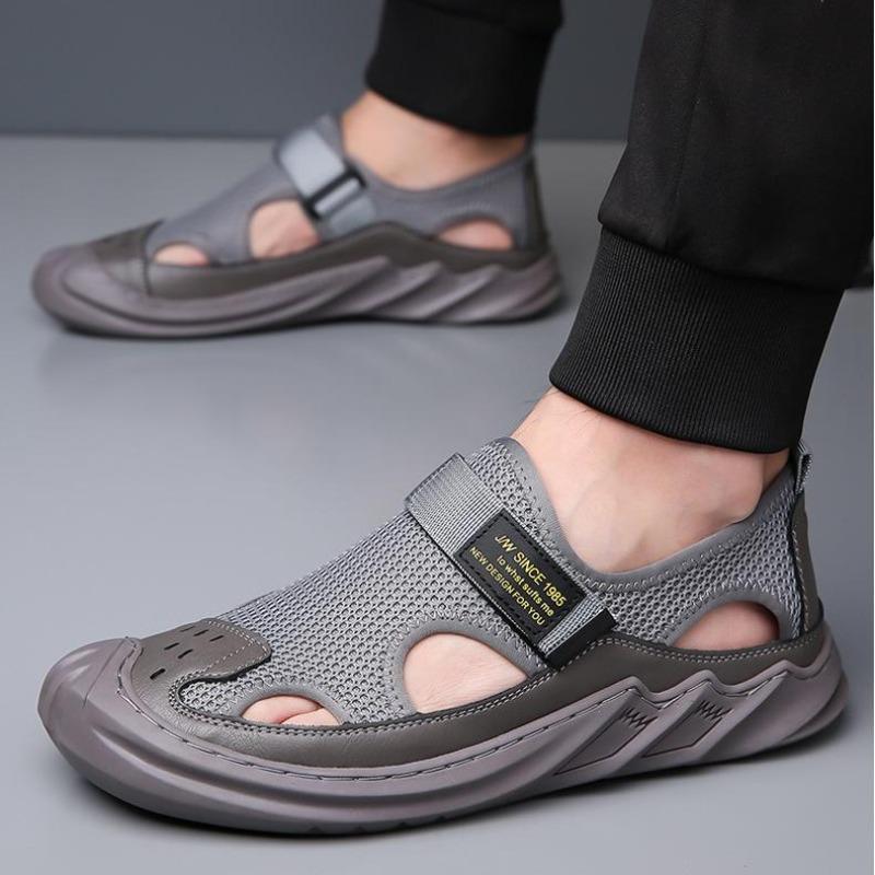Fashion Sandals Man Fashion Summer Outdoor Beach Casual Baotou Hole Shoes for Men Breathable Platform Beach Indoor Roma Sandals Size 44
