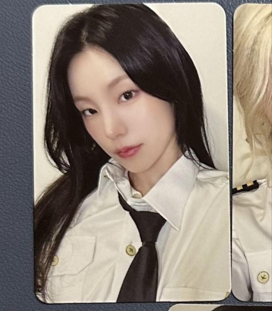 

[USED] ITZY Yeji GOLD makestar limited edition pilot trading card