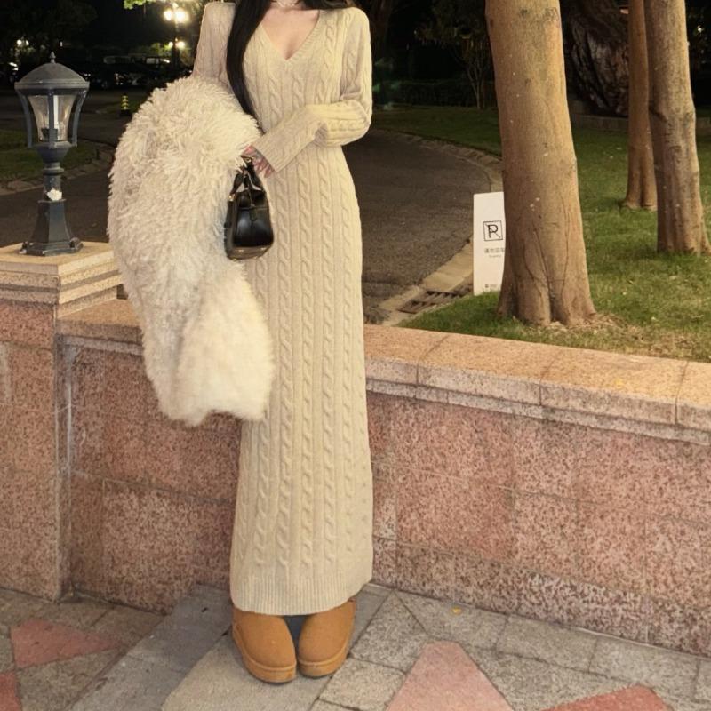 Autumn and Winter New Retro Twist Knitted Dress Women's Fashion and Thin Inner Sweater Long Dress