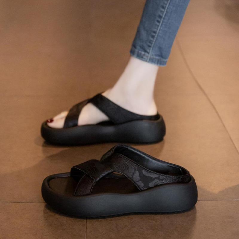 

Cool slippers women s summer wear new go out platform casual beach sandals lazy fashion pregnant women one-word drag 40 чёрный