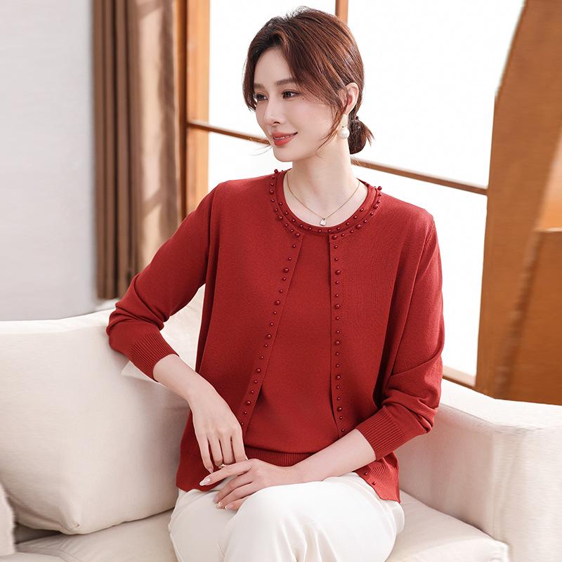 Completo due pezzi con giacca primaverile e maglia per donne 40-50 anni