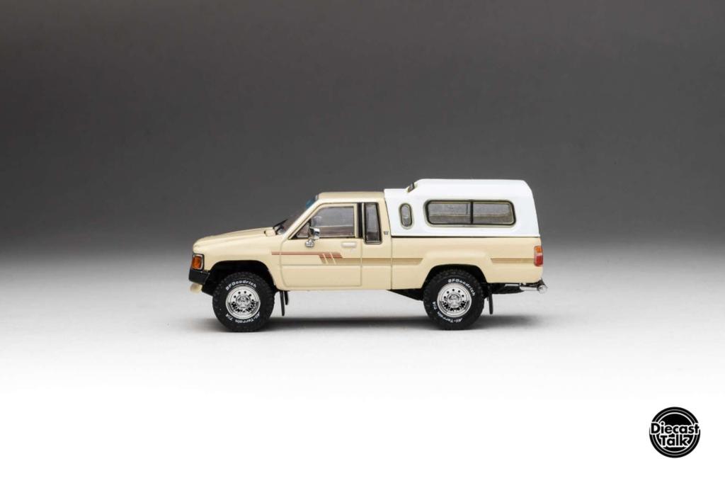 FREESTYLE GCD Scale Toyota Hilux SR5 Xtracab 1985 Beige with DiecastTalk Custom Complete Model 1/64 Accessories, Order, DTG0020-BEI