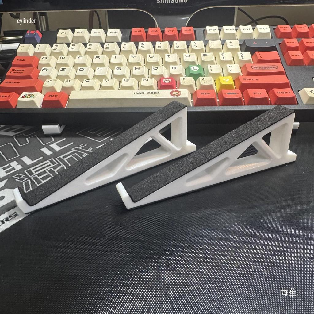 Tastatur-Erhöhung: Rutschfester Schrägständer & Ablagefach