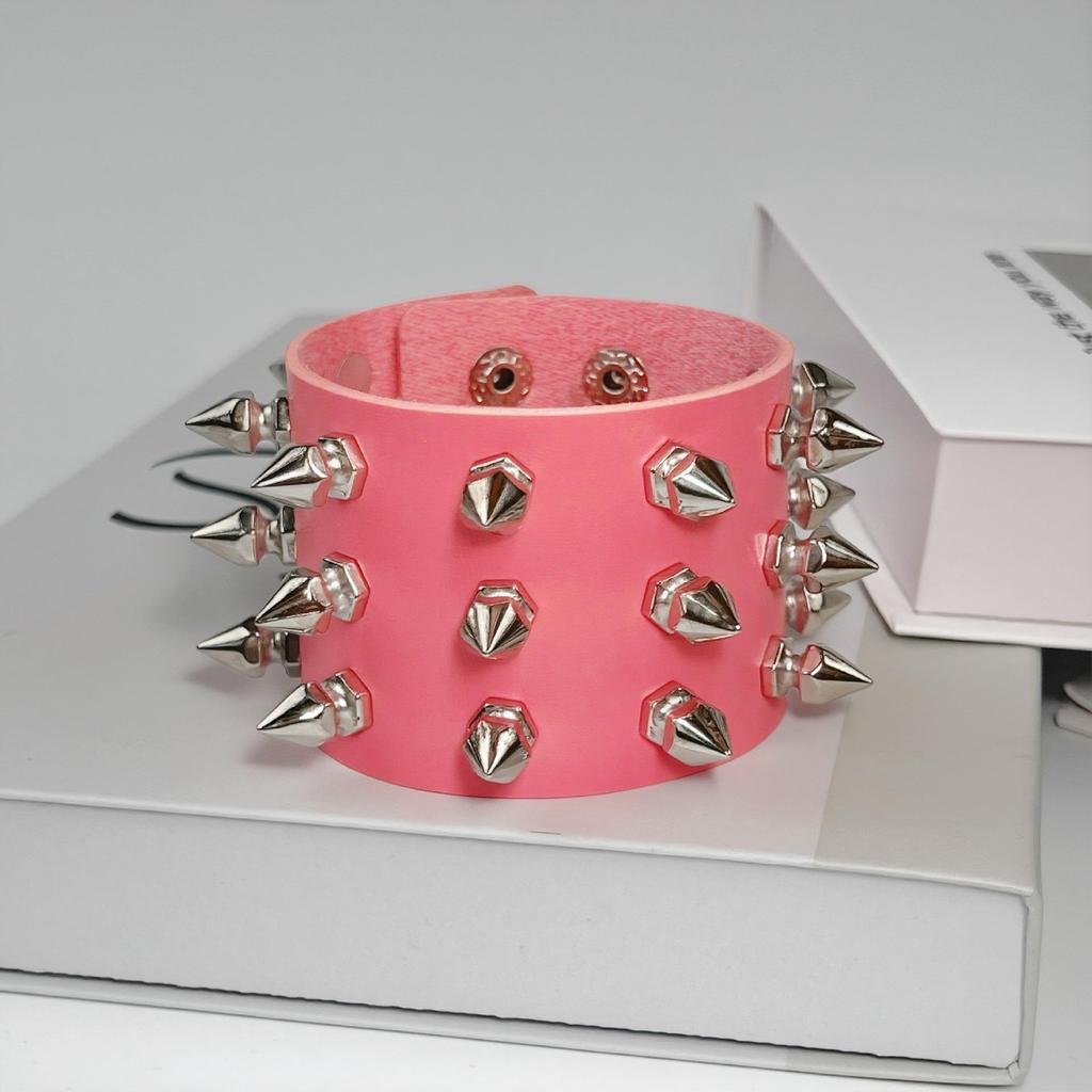 European and American Punk Rivet Bracelet: Unisex Leather Wristband for Couples