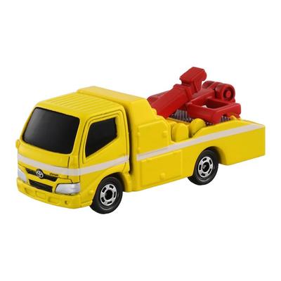 Takara Tomy Tomica No.5 Toyota Dyna Tow Truck Toy Car for Ages 3 and Up