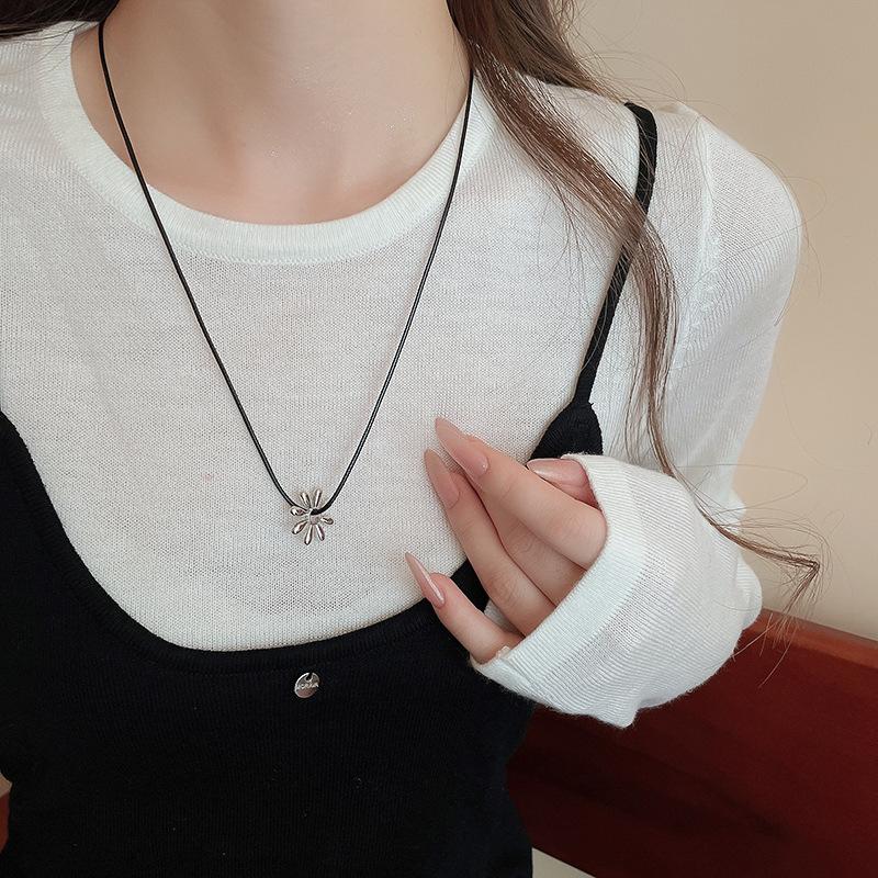 Korean Cold Wind Geometric Love Bow Necklace Personality Trend Sweater Chain Simple Retro Item Decoration