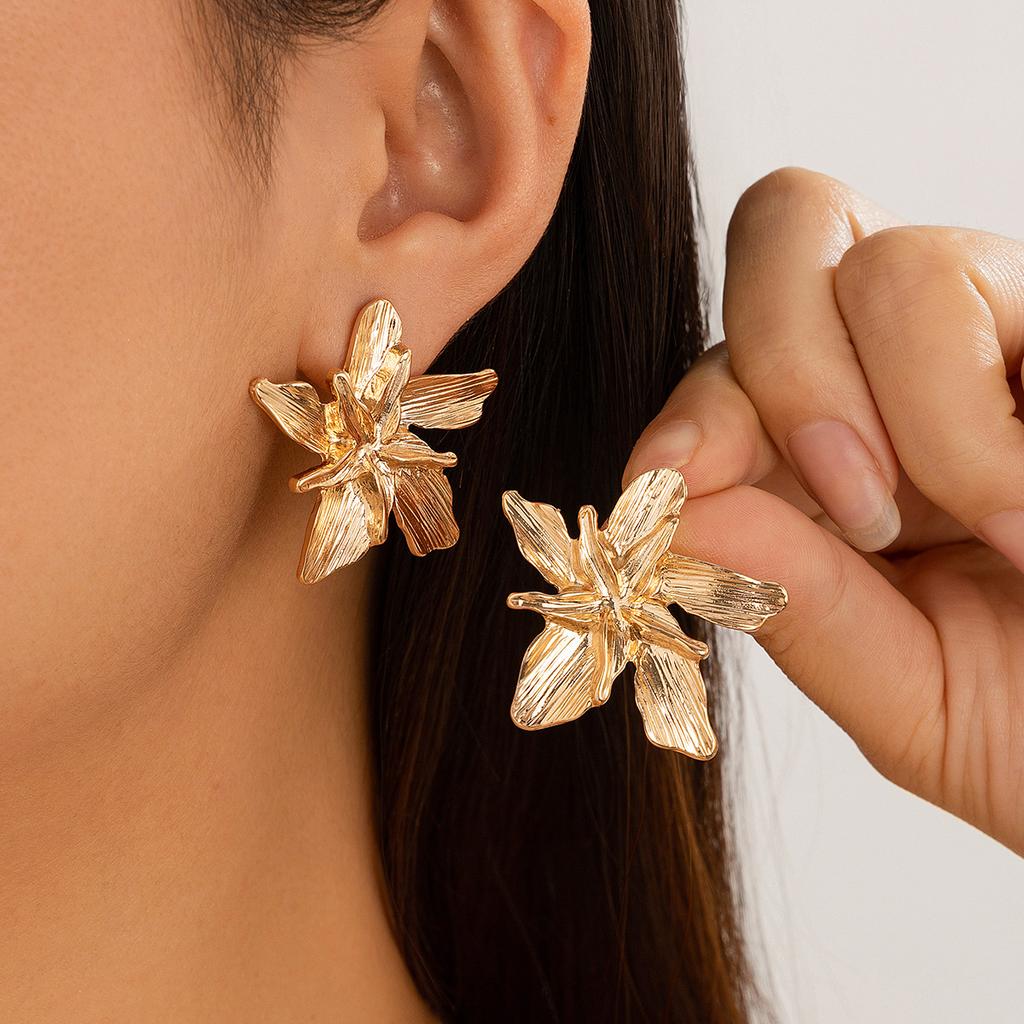 Retro Cold Wind Leaf Stud Earrings Female, Fashion Design Sense Metal Flower Earrings Earrings