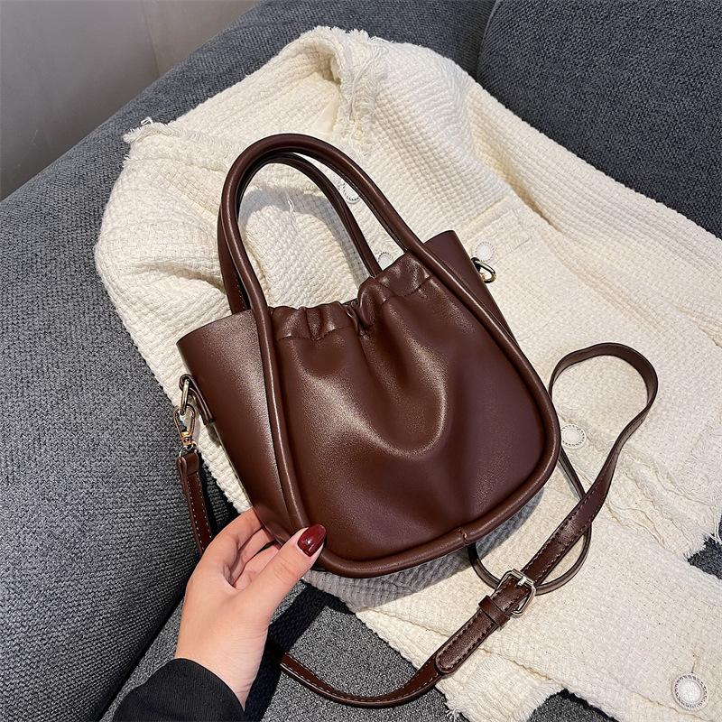 Simple textura de mano suave cuero nicho diseño bolsos 2021 otoño bolso  mensajero de un solo hombro Ins Fold Bucket Bag comprar a buen precio —  entrega gratuita, reseñas reales con fotos — Joom