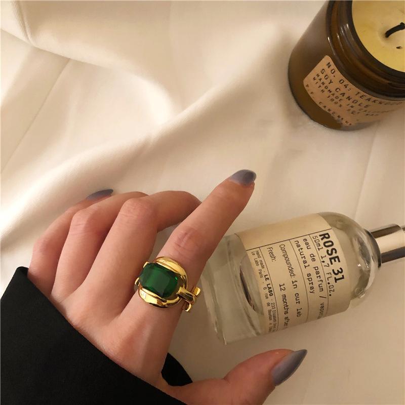 French High-End Adjustable Emerald Ring for Women – Korean Style, Light Luxury Design, Trendy Index Finger Accessory.