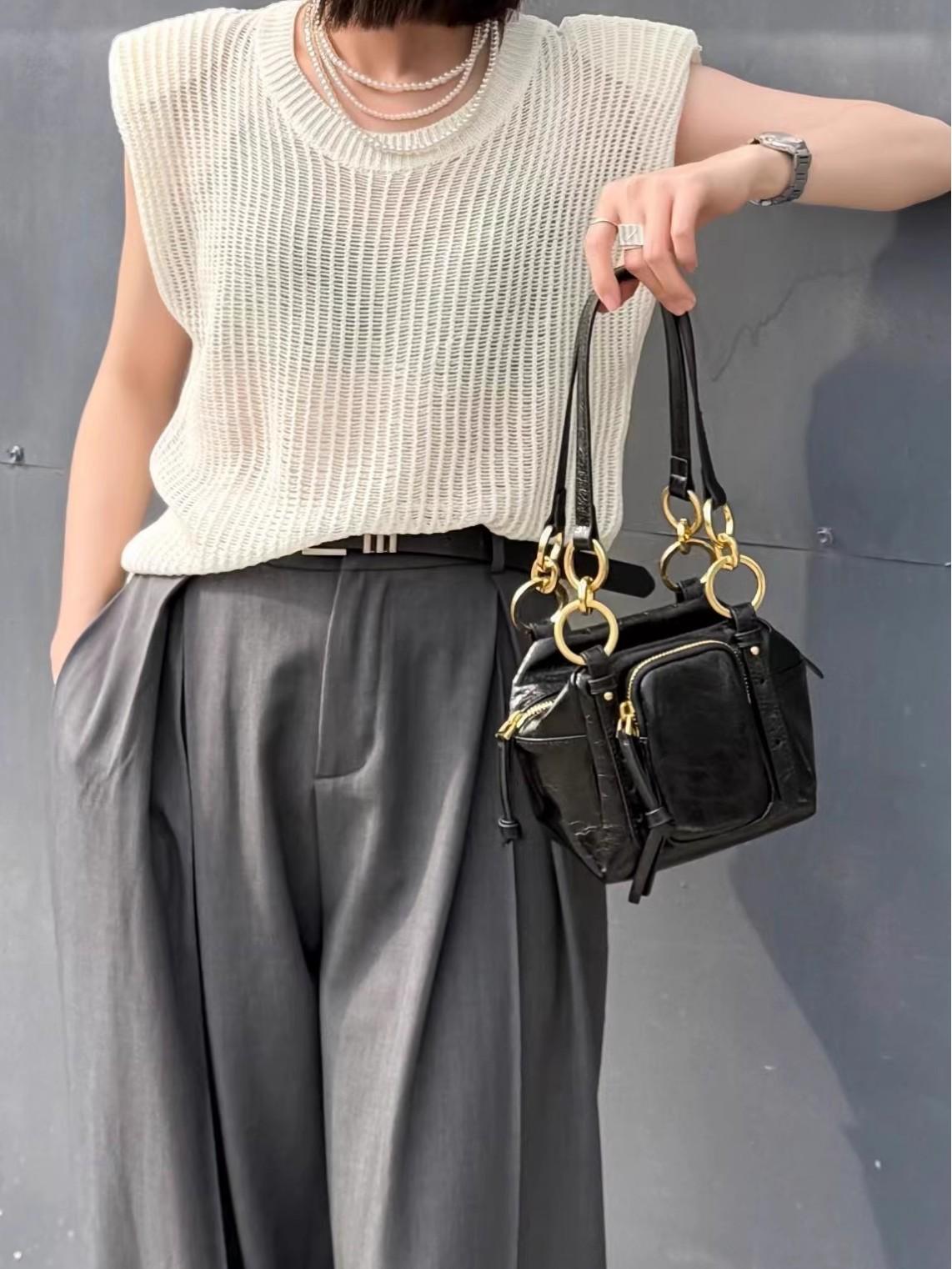 

2025 New Retro Classic Car Style Cowhide Handheld Small Square Bag 100% Handmade Women s Bag 17x12x16CM чёрный