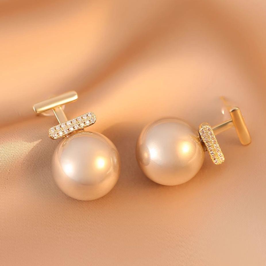 

Two Wear Pearl Earrings Female Light Luxury Senior Sense Earrings Simple Temperament Fashionable and Versatile Luxury Earrings