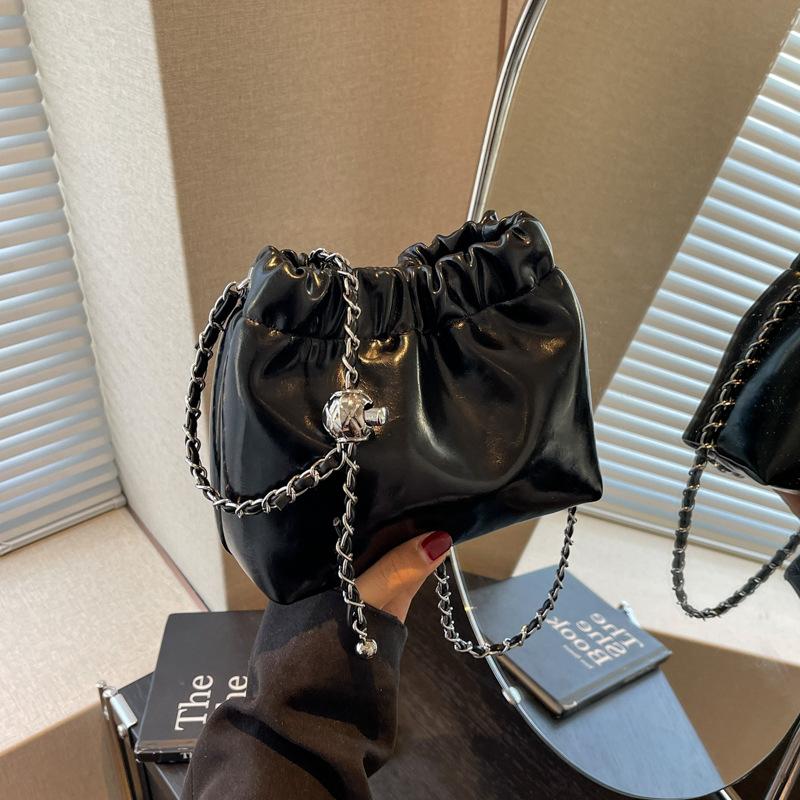 Bag Women's New Chain Messenger Bag Versatile Bucket Bag