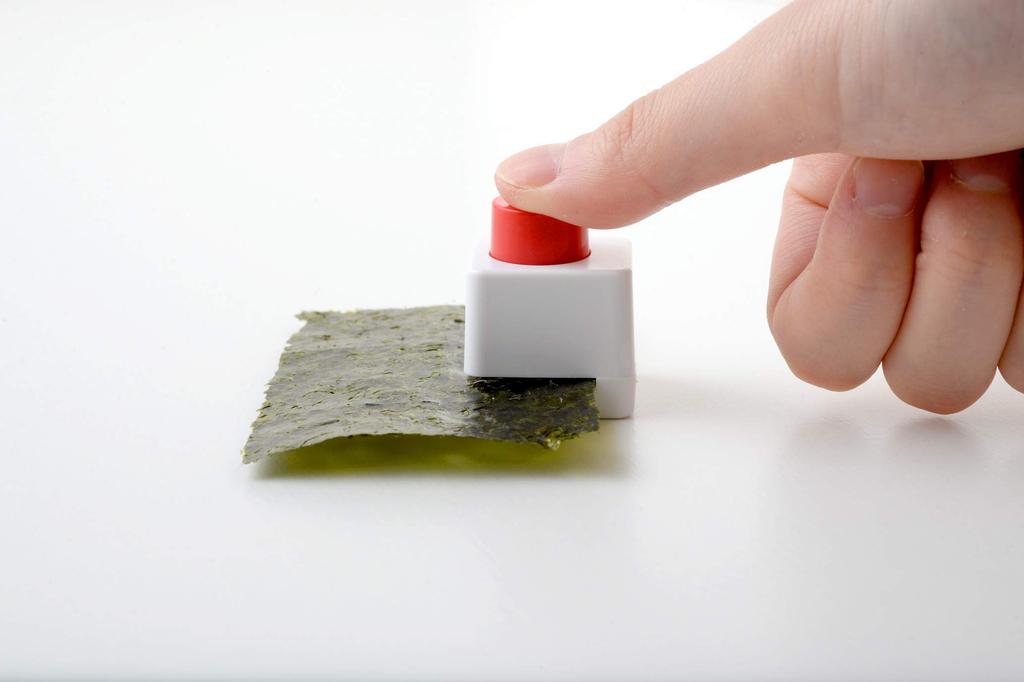 Ernest Character Bento Easy Cutting Shape and Onigiri a favorite brand of major restaurants (Onigiri Mold) (Pyokon Kumanyan) A-77076,