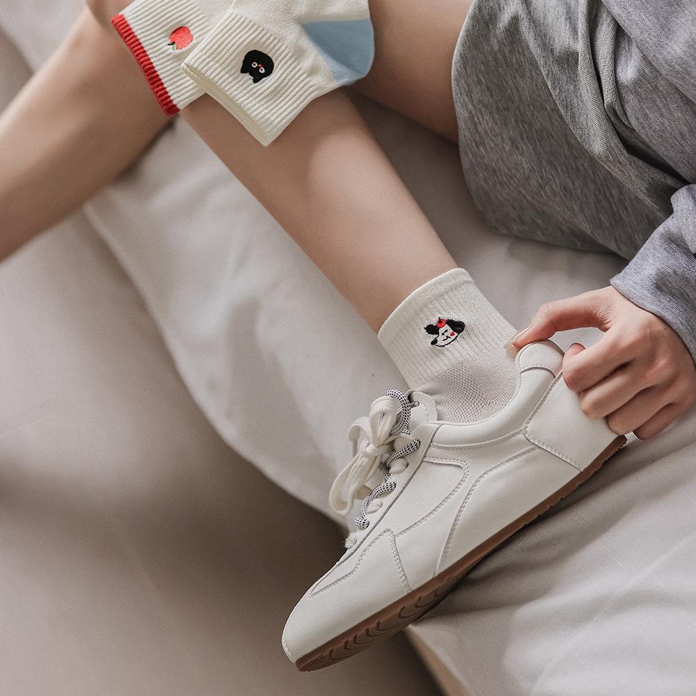 Chaussettes Blanches Chaussettes Courtes pour Femmes Été Fines Style Sportif Coréen Chaussettes Basses Respirantes Absorption de la Sueur