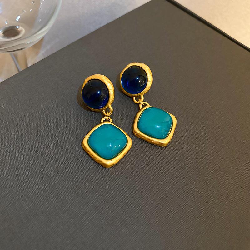 Silver Needle Zircon Earrings Retro Light Luxury Court Style Stud Earrings Niche High-end Earrings