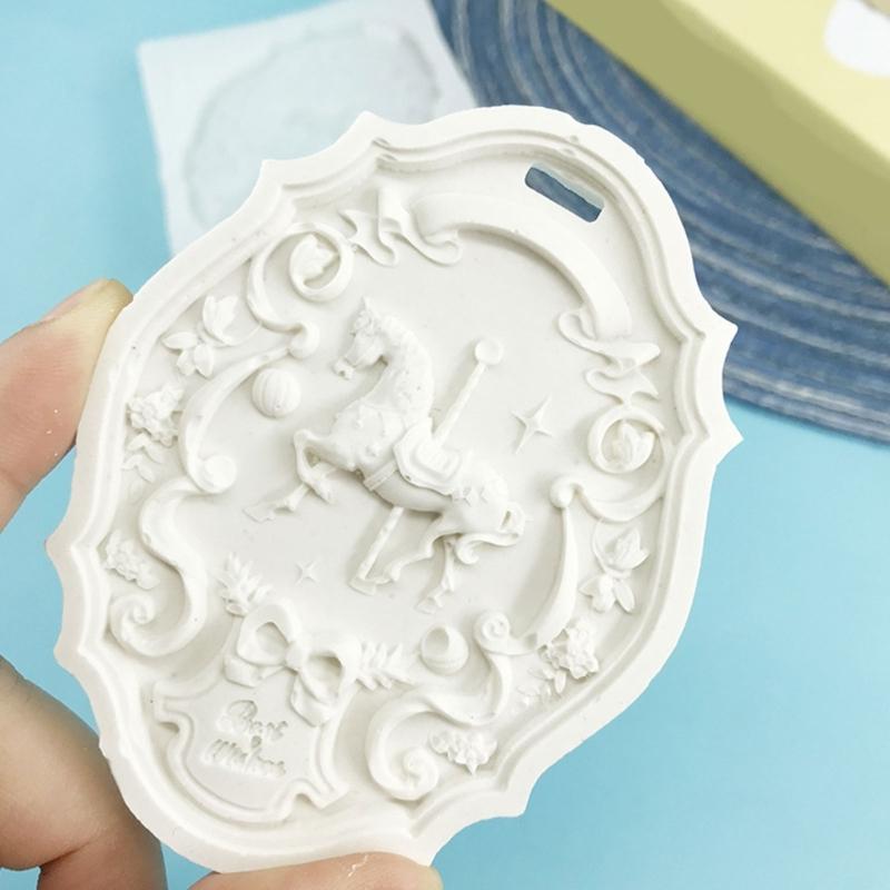 Carousel Relief Casting Mold for DIY Decors Projects, Flexible Silicone Plaque Form with Hanging Slot for Plasters, Aromas Diffuser Stone, Fondant and
