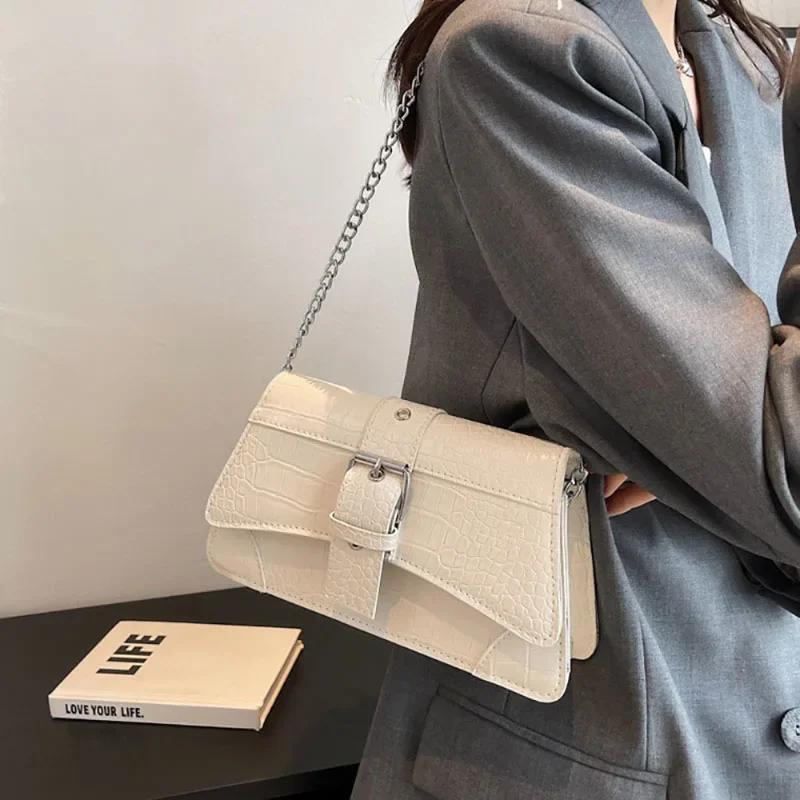 Retro chain crossbody shoulder bag for women  small square bag  armpit bag  simple design sense  all-match  autumn and winter  new fashion
