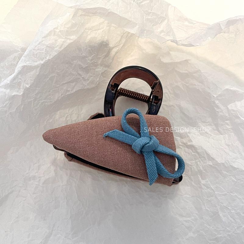 Korean Retro Plaid Triangle Claw Clip - Elegant Hair Accessory for Women