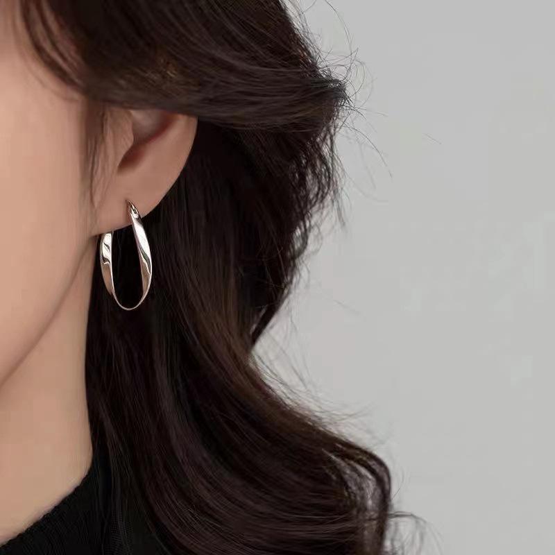 2024 Hot Style: Möbius Design 925 Silver Needle Stud Earrings - Women's High-End Light Luxury
