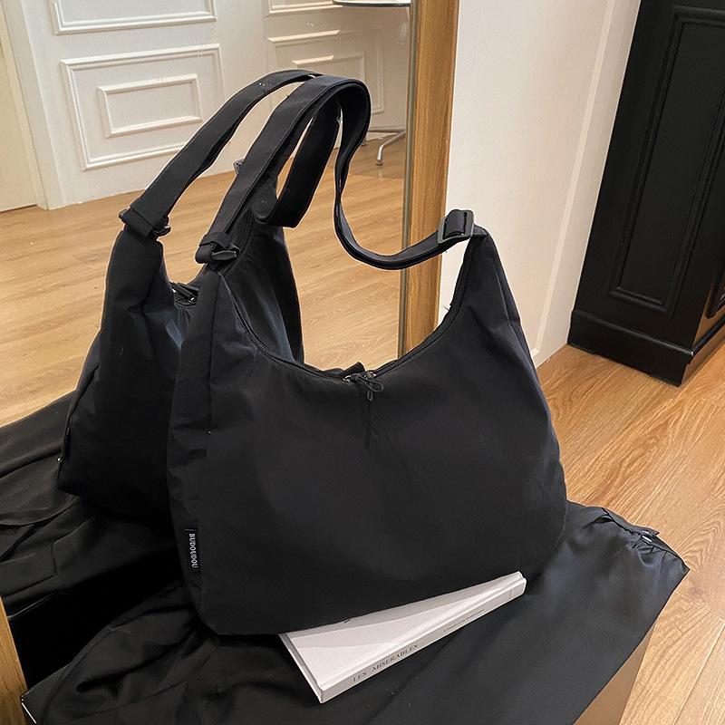 

Large-capacity casual dumpling bag women s new casual shoulder messenger bag niche class commuter bag чёрный