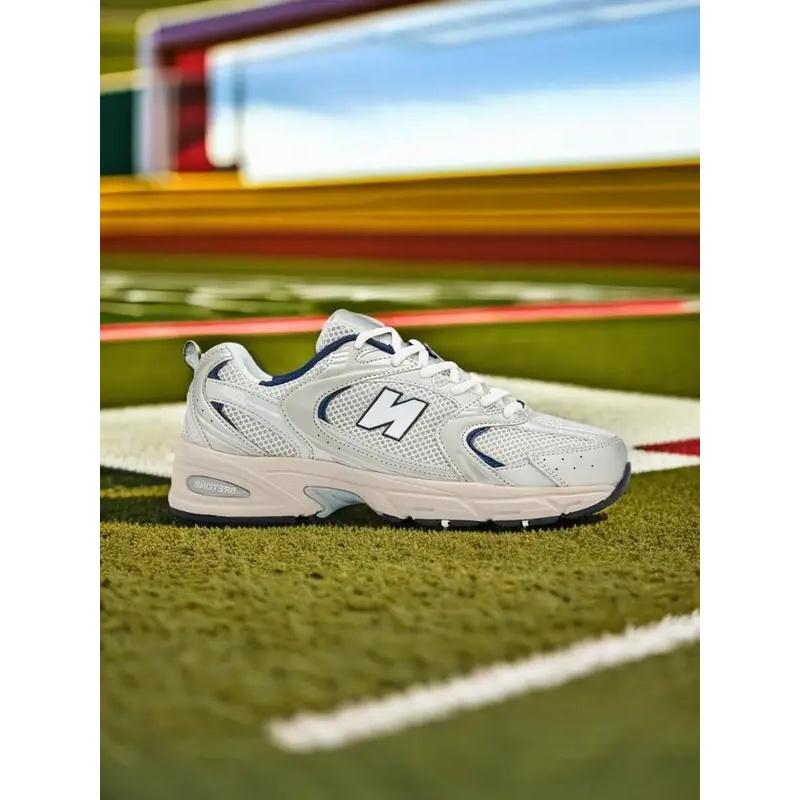 Nowe codzienne małe białe buty Wszechstronne, oddychające, podwyższone buty sportowe i europejskie oraz amerykańskie trendy budzące buty codzienne