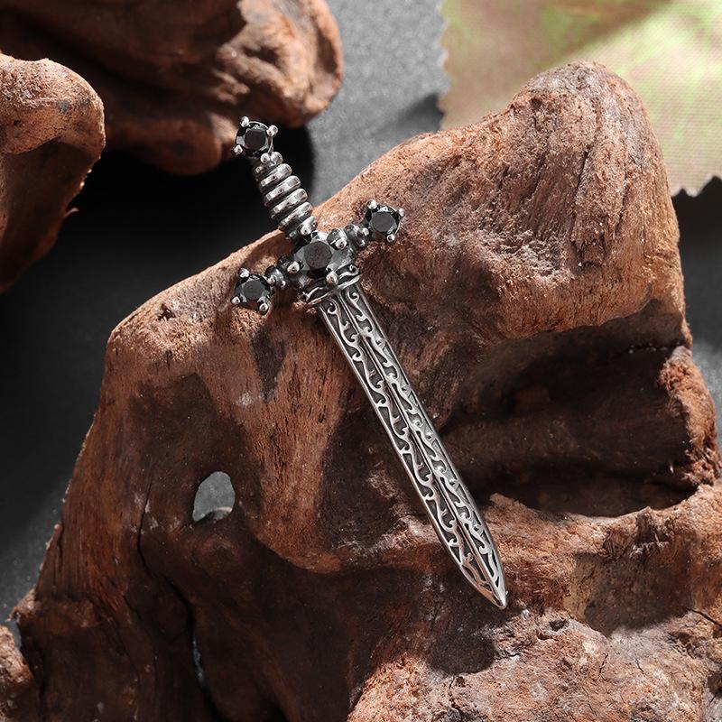 European and American Style New Titanium Steel Jewelry Retro Pattern Cross Pendant Pendant Pendant Necklace