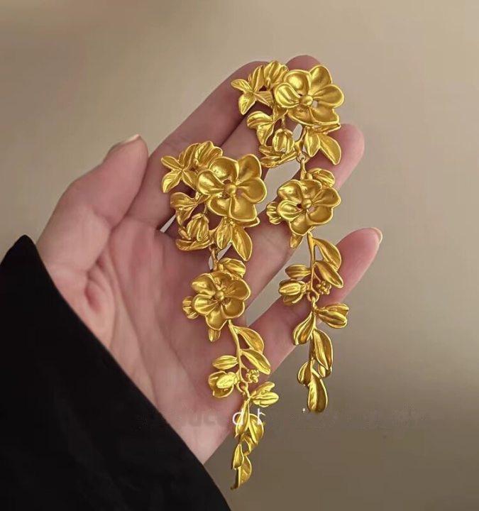 Vintage Quastenohrringe aus Silbernadel: Elegantes Wassertropfendesign mit einem Retro-literarischen Touch