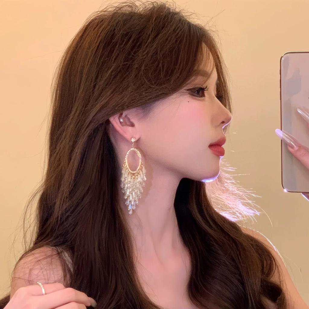 Light Luxury and High-end Sense Exaggerated Fringed Earrings Women's Long Fashion Stud Earrings Temperament Atmospheric Earrings New Explosion