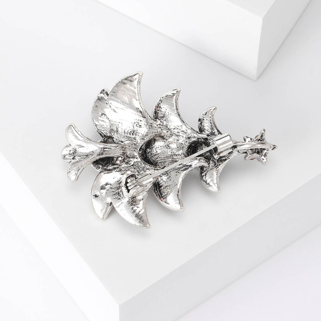 Fashionable New Alloy Diamond Studded Christmas Tree Brooch Simple and Versatile Christmas Clothing Collar Needle