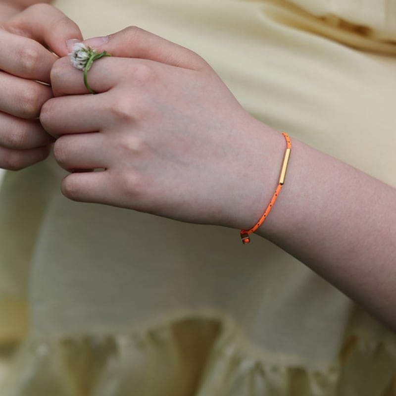 BE/GINS LA LIGNE SINGLE STRING BRACELET ORANGE Dot