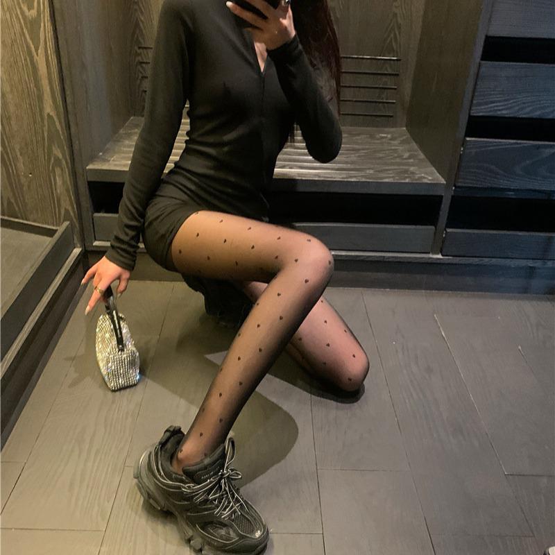 Dámské trendy letní černé průsvitné punčochy pro rok 2021 - zeštíhlující legíny a ponožky v jednom