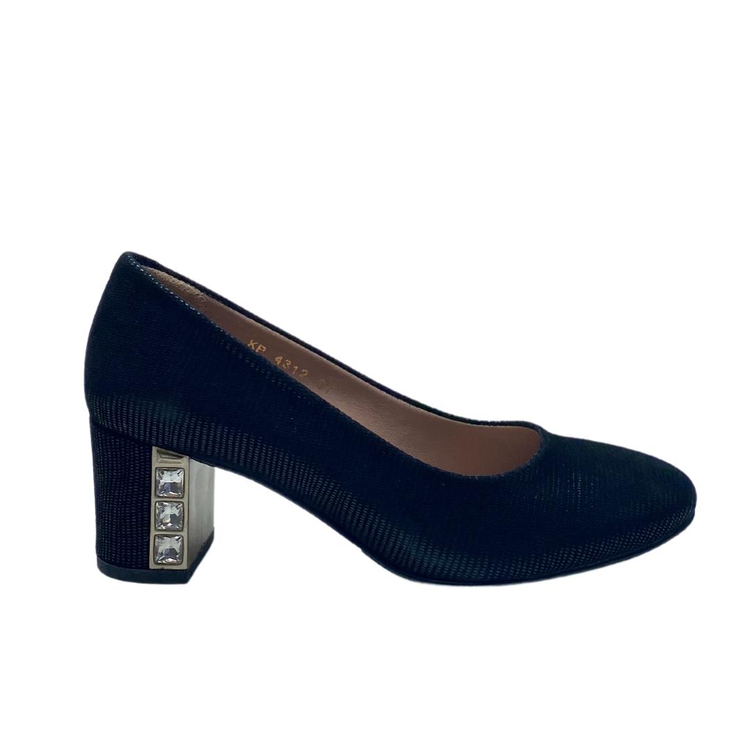 

Женские классические туфли на каблуке из натуральной кожи