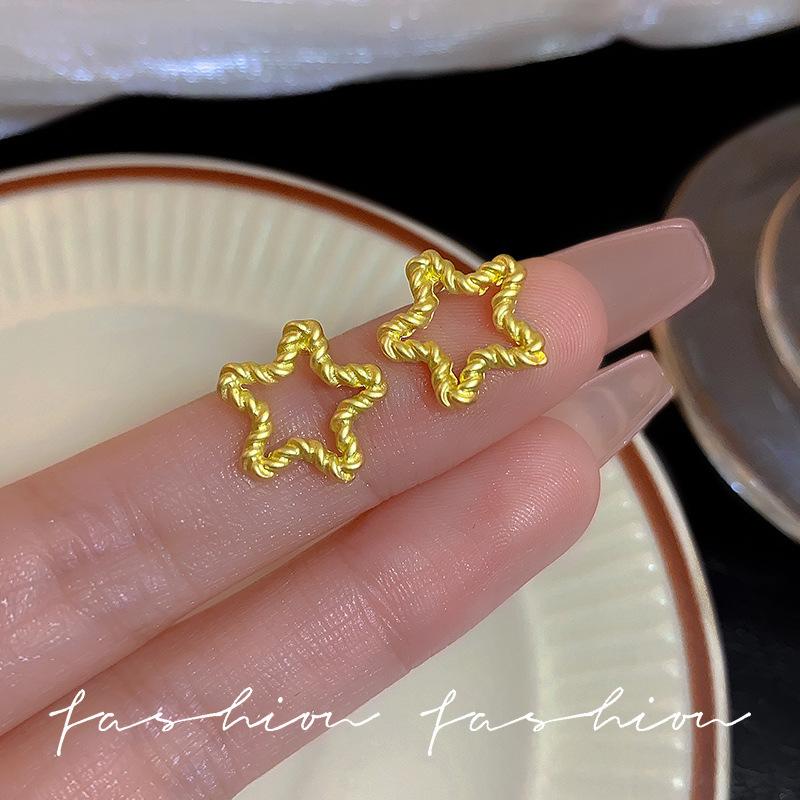 

Minimalist Style Hollow Pentagonal Stud Earrings For Women Personalize Star Metal Accessories Fashion Zircon