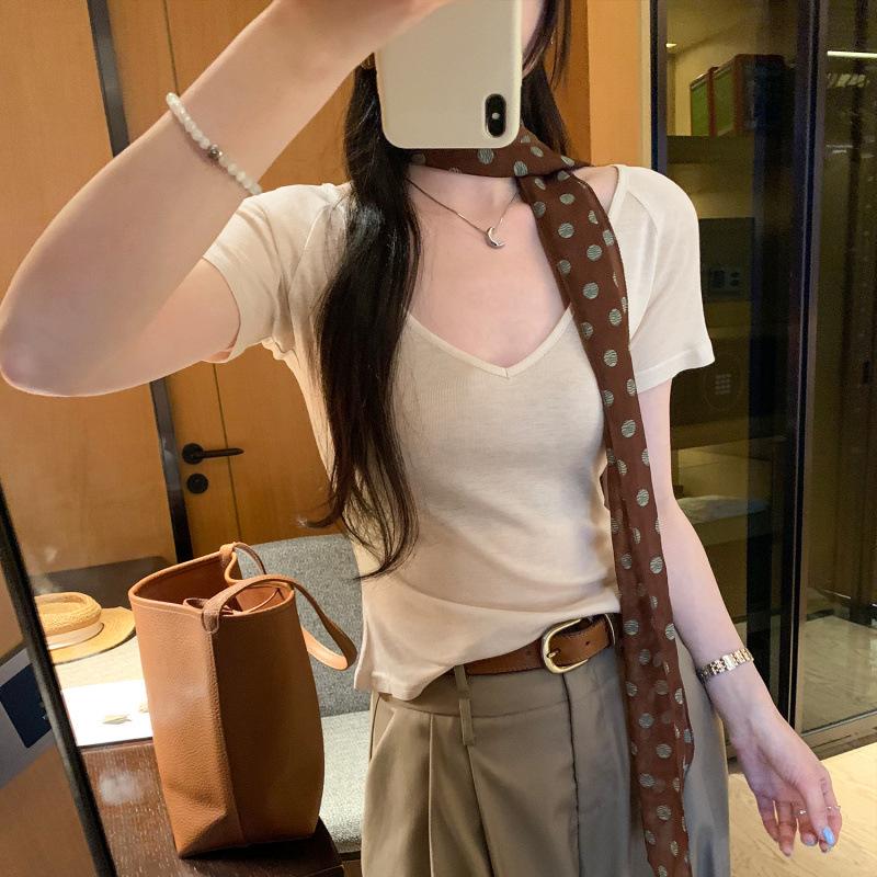 Women s Summer 2026 V-Neck Short-Sleeve Crop Top - Flattering Petite Fit, Chic French Style Small